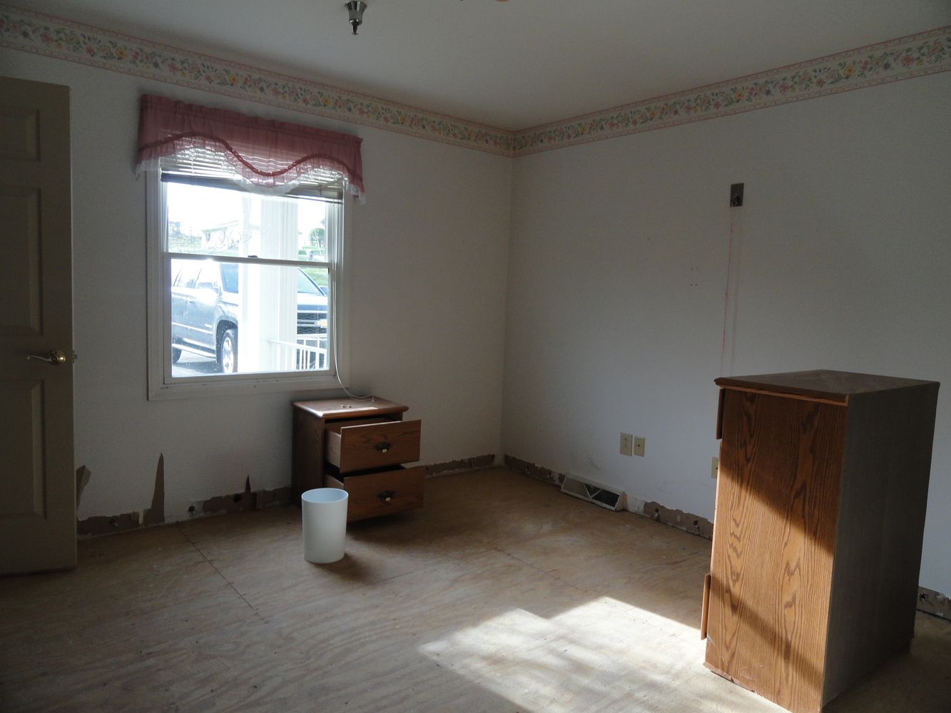 1358 Rolling Acres Rd, New Cumberland, WV 26047